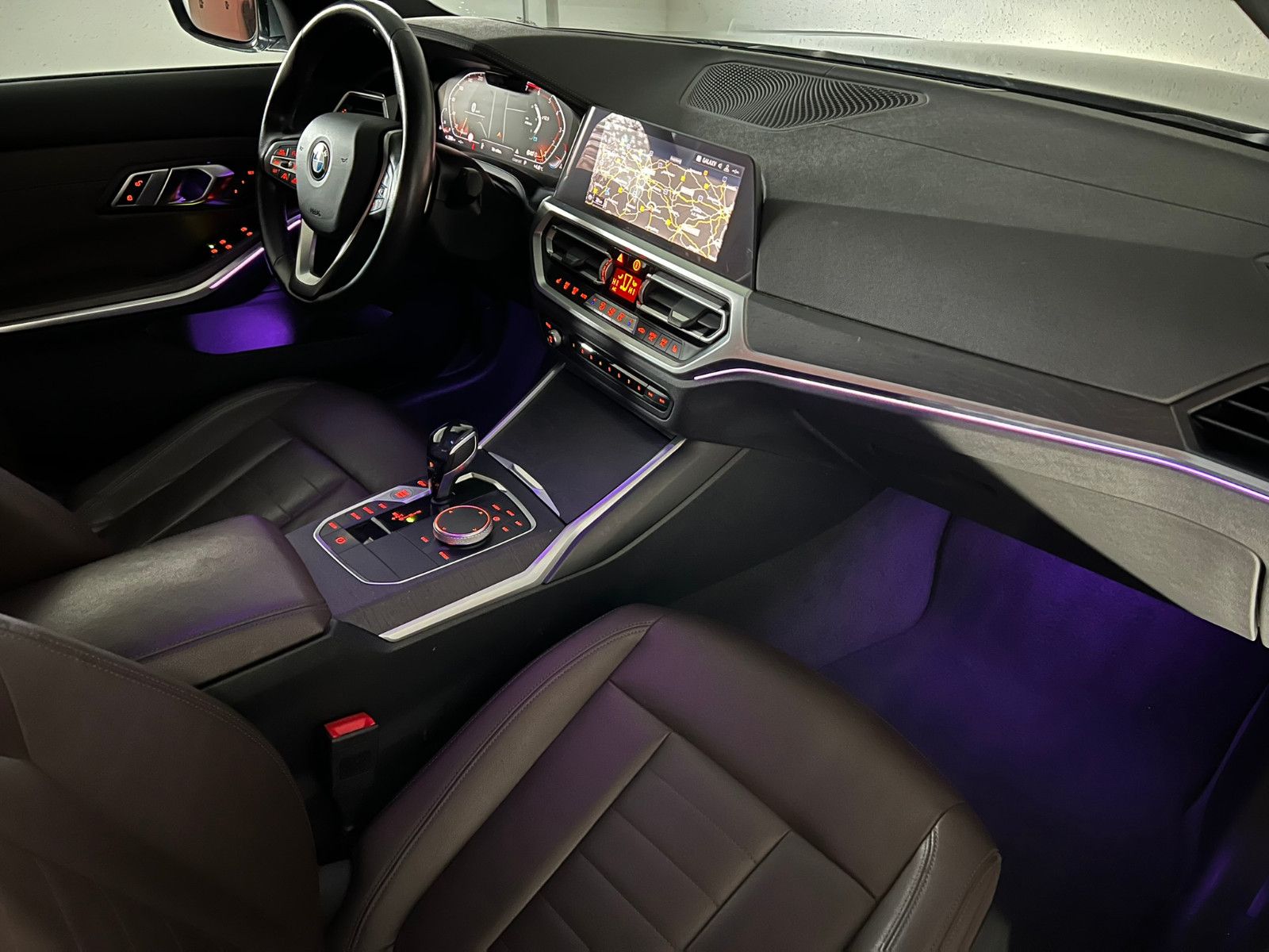 Fahrzeugabbildung BMW 330 i LUXURY LINE/LASER/eGSD/VRTL COCKPIT/ACC