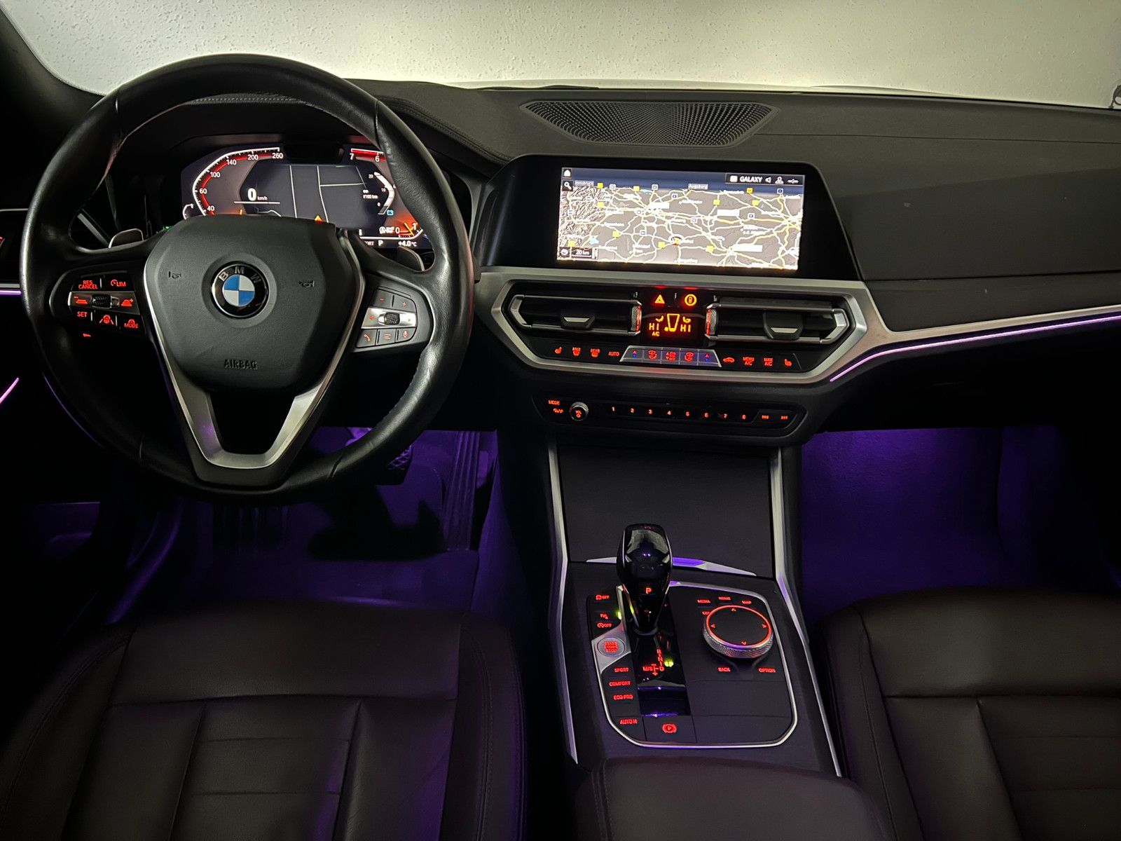 Fahrzeugabbildung BMW 330 i LUXURY LINE/LASER/eGSD/VRTL COCKPIT/ACC