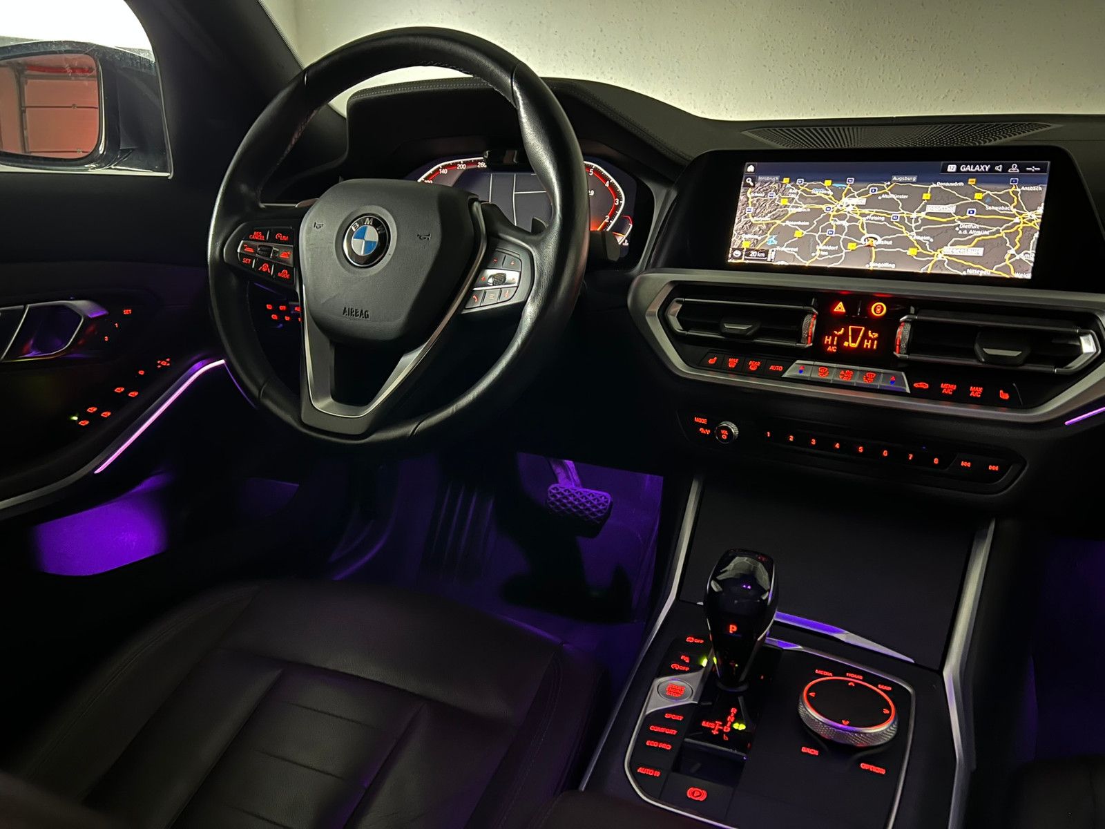 Fahrzeugabbildung BMW 330 i LUXURY LINE/LASER/eGSD/VRTL COCKPIT/ACC