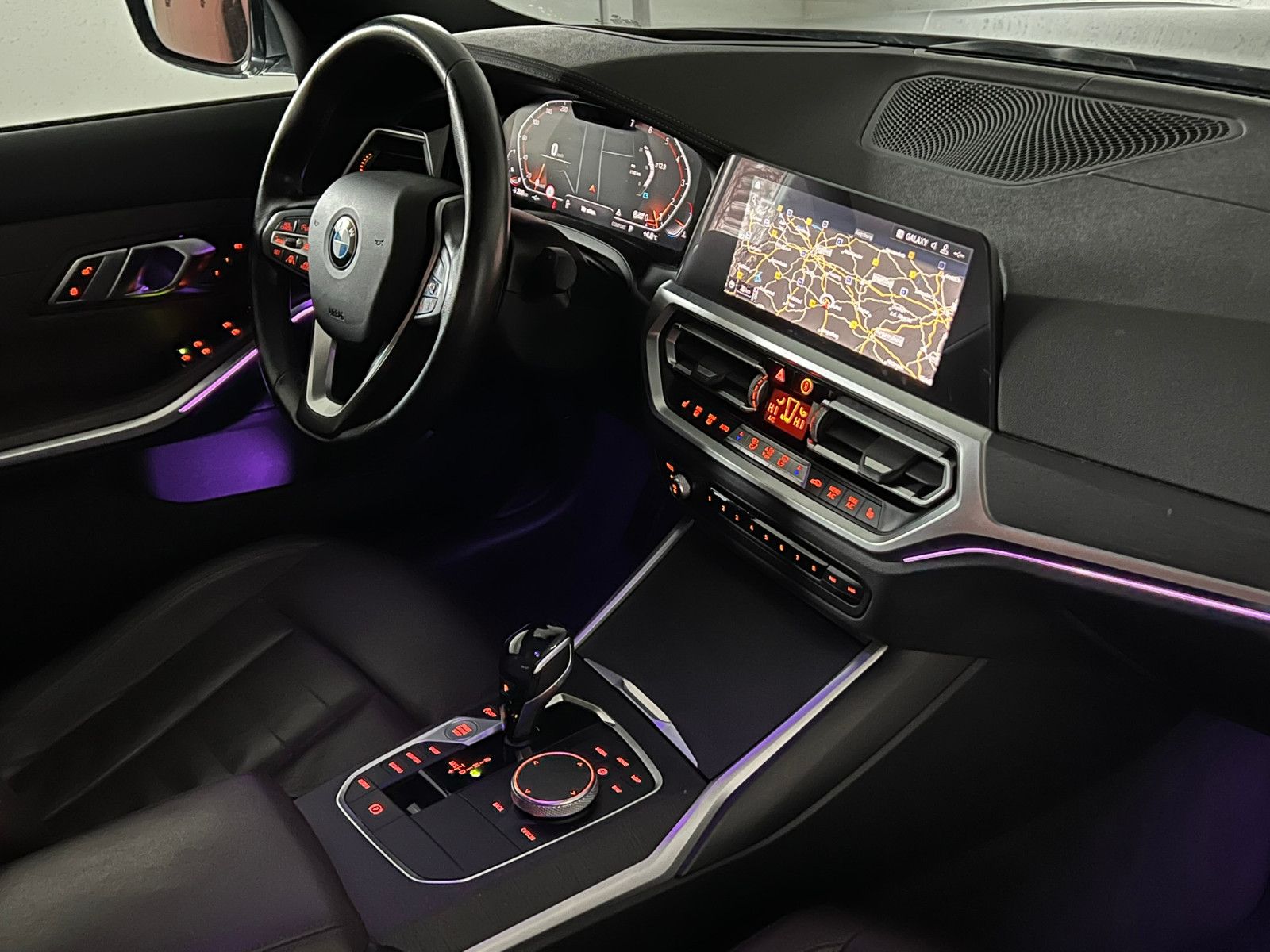 Fahrzeugabbildung BMW 330 i LUXURY LINE/LASER/eGSD/VRTL COCKPIT/ACC