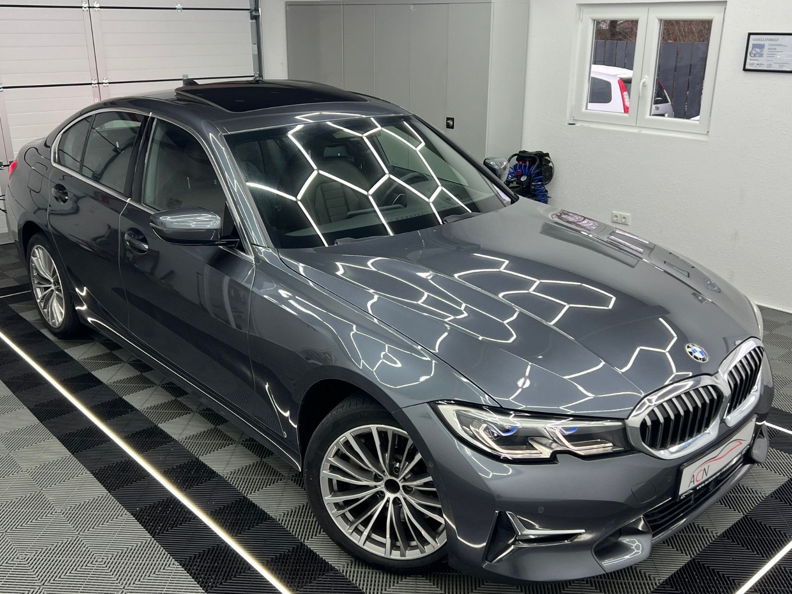 Fahrzeugabbildung BMW 330 i LUXURY LINE/LASER/eGSD/VRTL COCKPIT/ACC