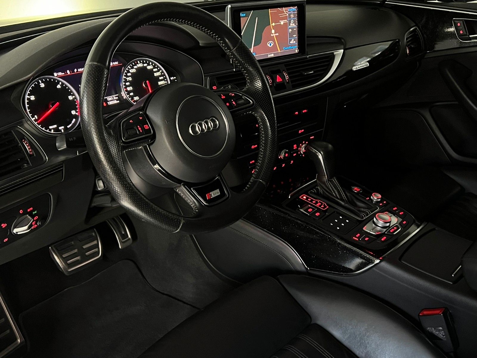 Fahrzeugabbildung Audi A6 Avant 3.0 TDI Quattro S-LINE Competition +