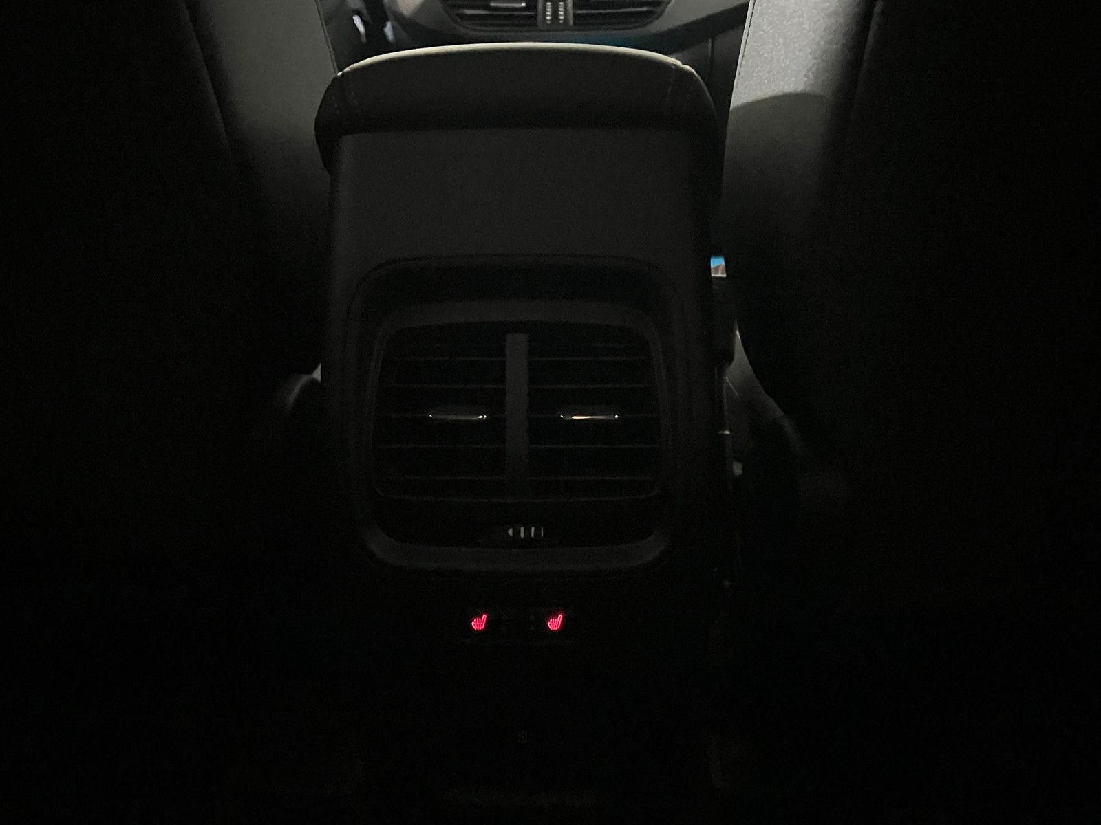 Fahrzeugabbildung Ford Kuga PlugIn Hybrid ST-LINE/MATRIX-LED/HuD/1.HAND