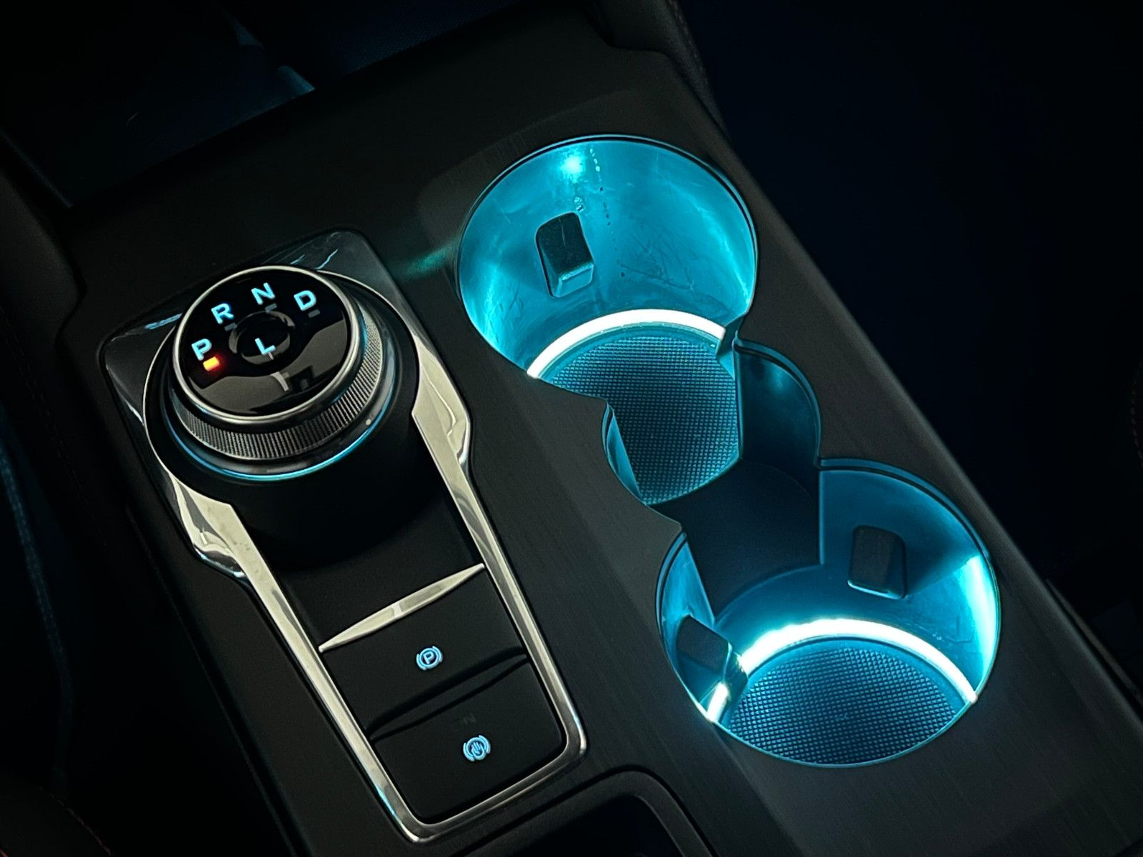 Fahrzeugabbildung Ford Kuga PlugIn Hybrid ST-LINE/MATRIX-LED/HuD/1.HAND