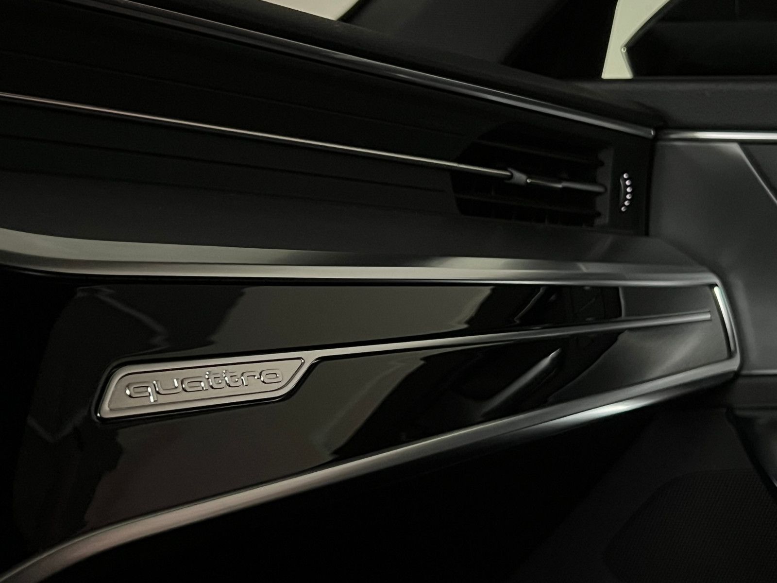 Fahrzeugabbildung Audi A6 Avant 50 TDI Quattro S-LINE SPORT/ACC/AHK/19%